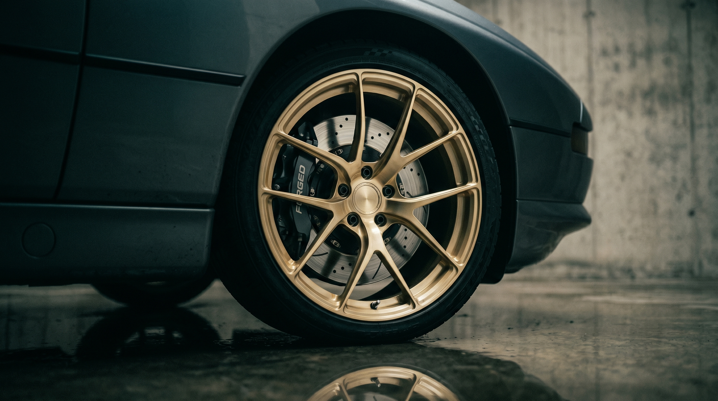 Forged gold-finish 19-inch wheel with floating brake disc and dark coupé bodywork.